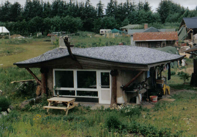 casa de alpacas de paja con cubierta