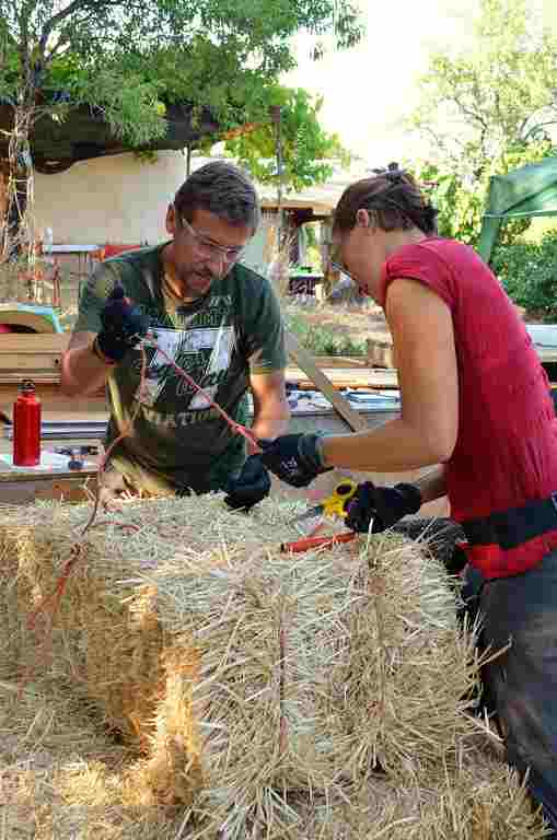 casa de paja, bioconstruccion, casas de paja, como hacer una casa, casas baratas, autoconstruccion, curso bioconstruccion, construir con paja, casa de balas de paja