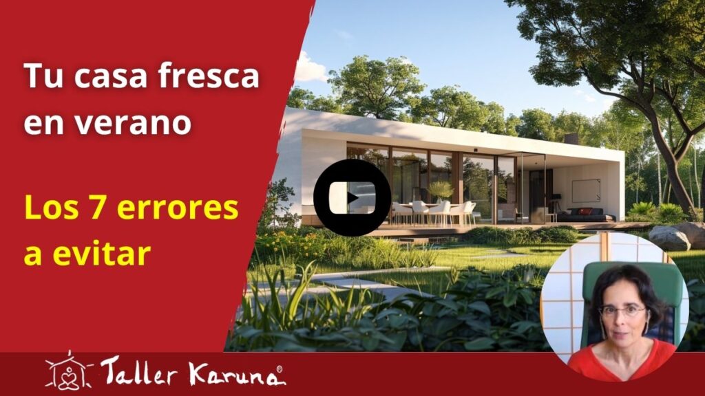 Casa de paja con alero, vegetación y orientación al sur, diseñada para mantenerse fresca en verano
